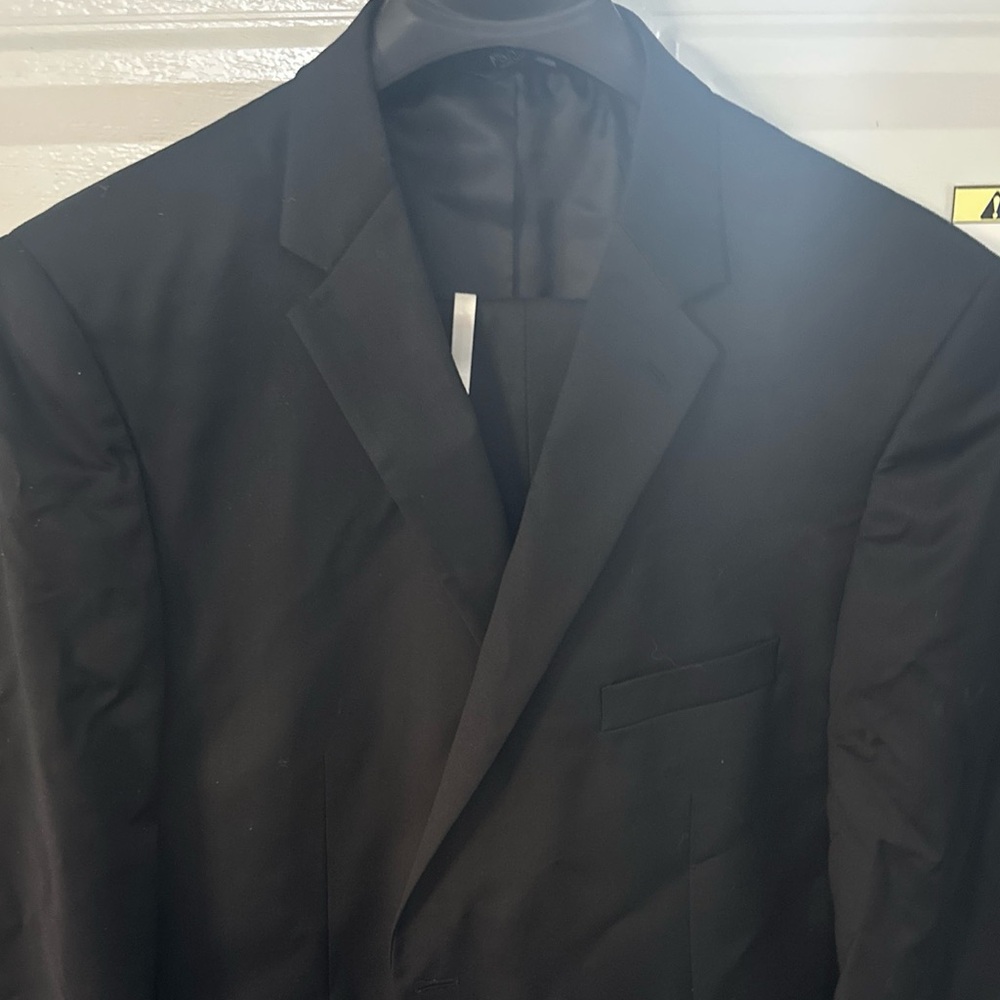 Men’s Navy Blue suit. Wool. 50 L coat with 42x32 pants with room for alterations